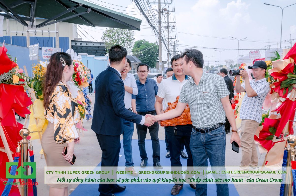 khach moi den tham du su kien