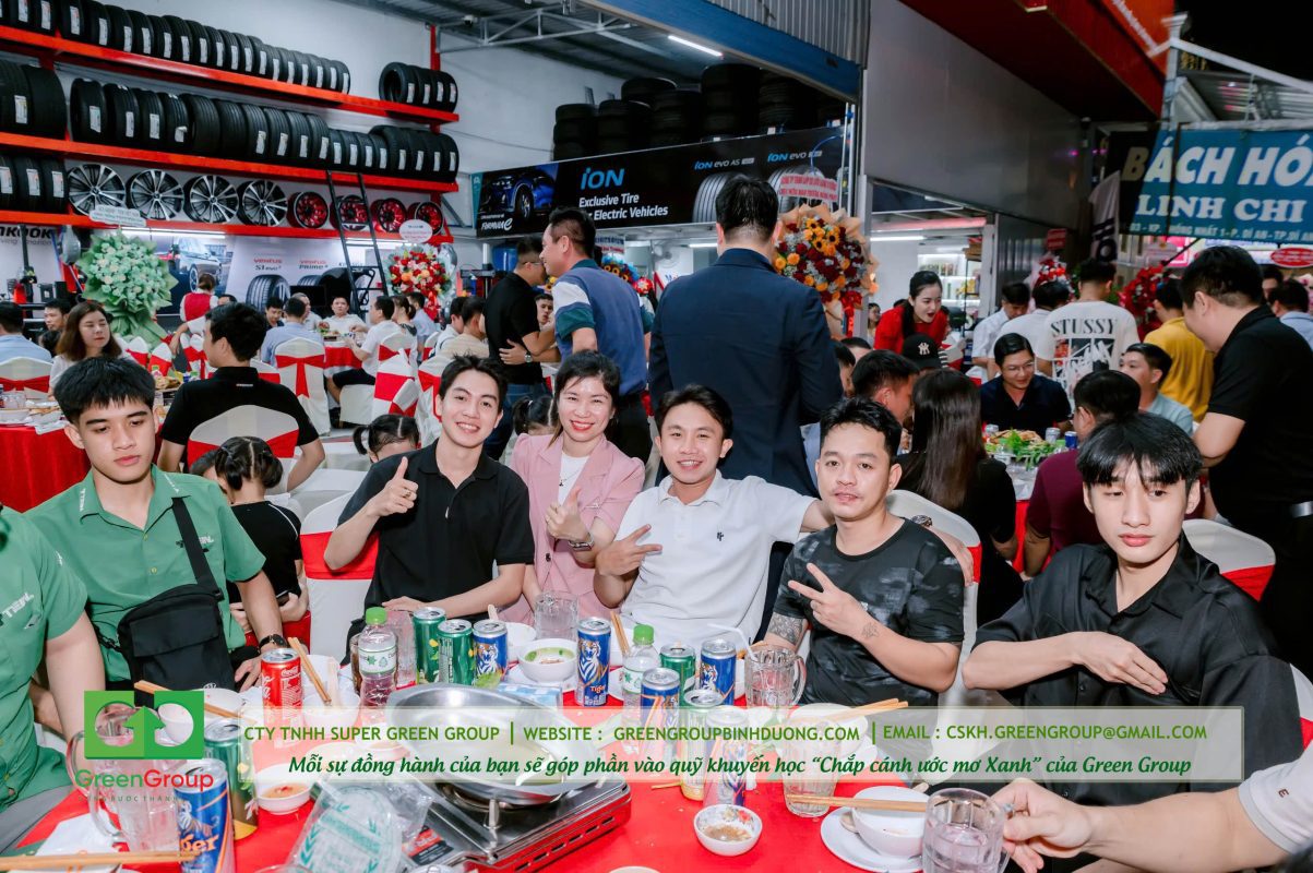 khách hàng tại khai trương