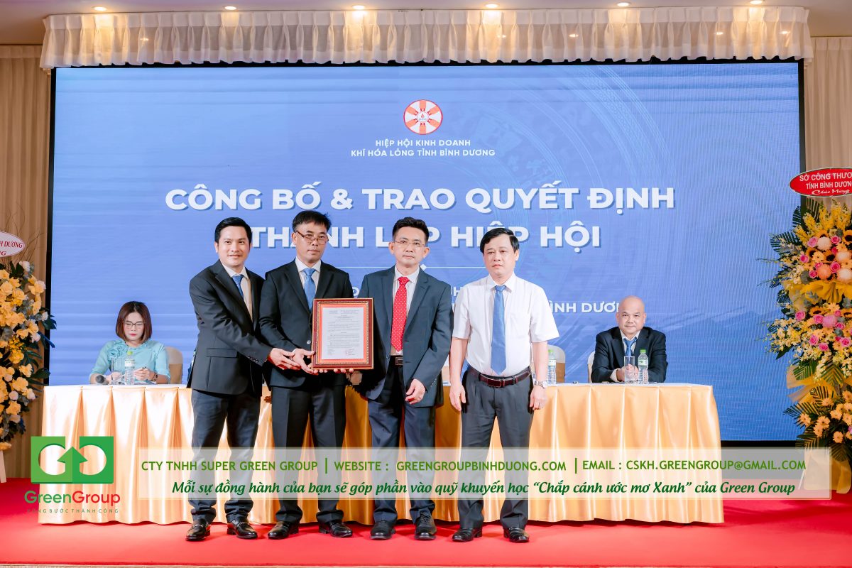 trao giấy chứng nhận