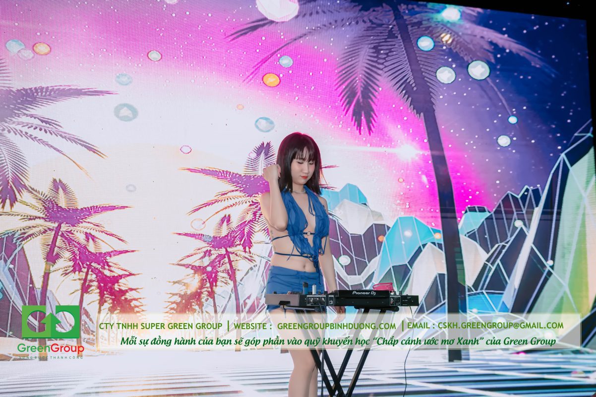 DJ biểu diễn tại hãng xe byd gia định