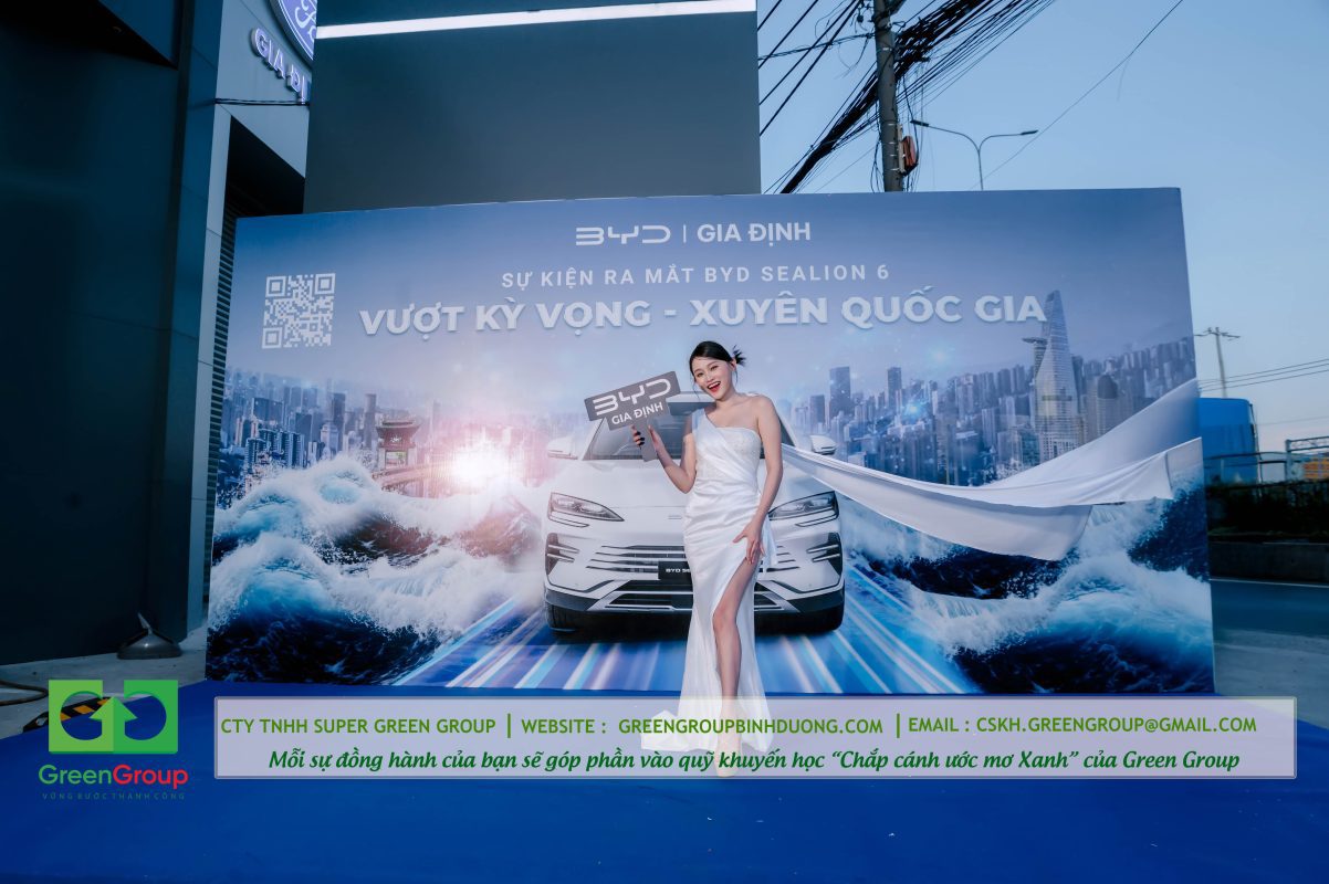 MC dẫn chương trình khai trương hãng xe điện byd gia định