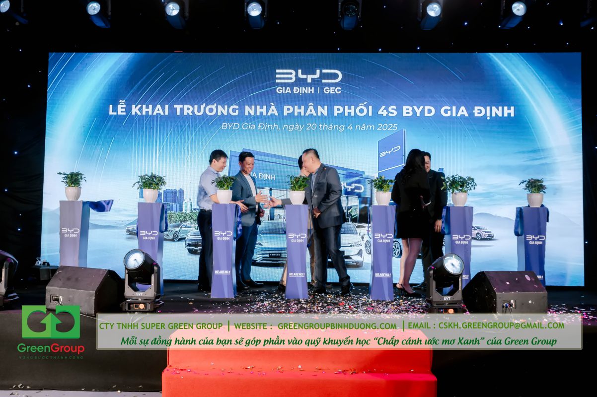 bắt tay chúc mừng