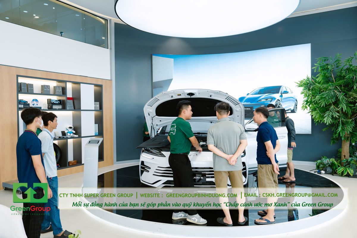 khách hàng trải nghiệm xe điện byd