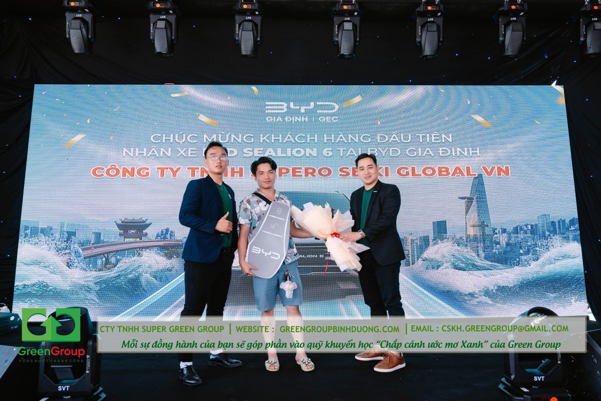trao xe cho khách hàng đặt trước